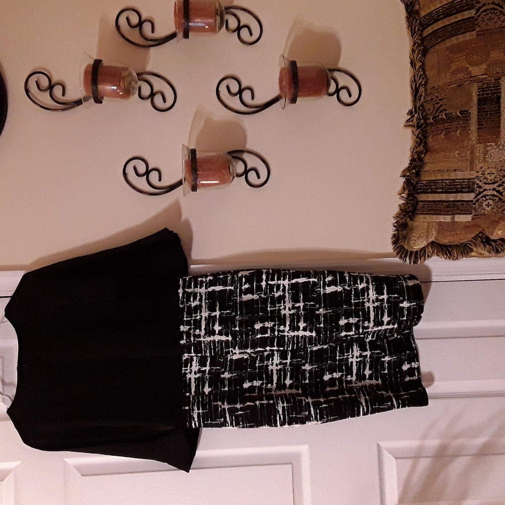 Dress - Picture 2 of 4